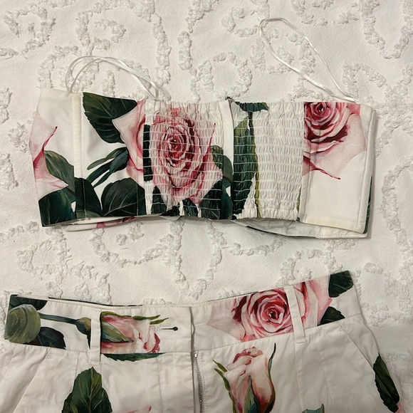 Dolce & Gabbana POPLIN TOP & SHORTS WITH TROPICAL ROSE Print ( IT 38) - Picture 5 of 7